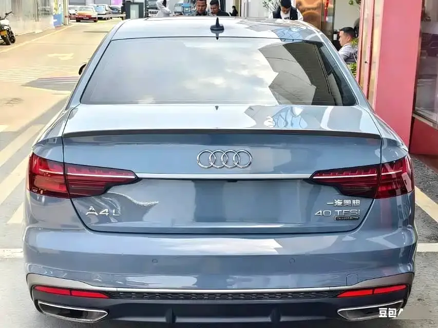 Audi A4L 2022 из CN, фото 6