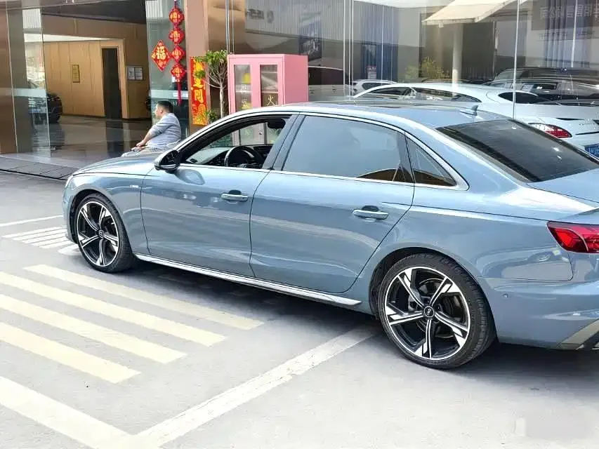 Audi A4L 2022 из CN, фото 3