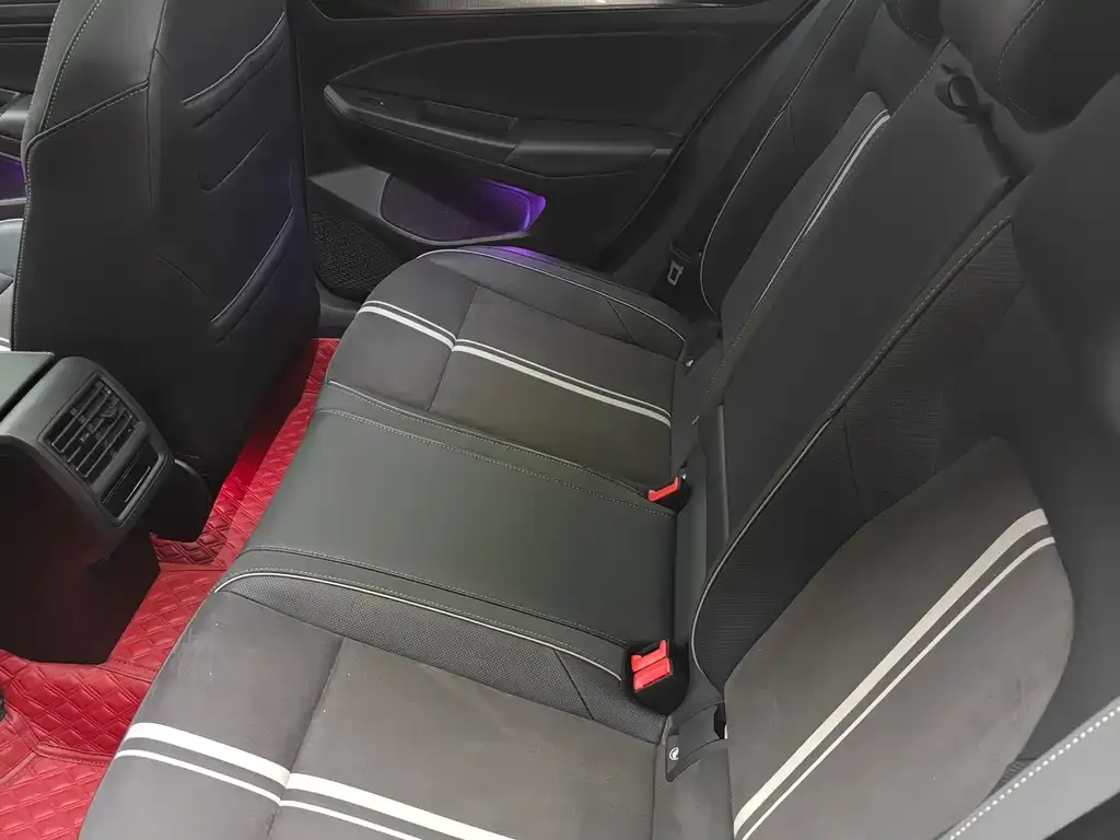 Volkswagen Golf 2023 из CN, фото 3