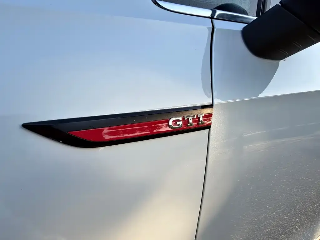 Volkswagen Golf GTI 2023 из CN, фото 2