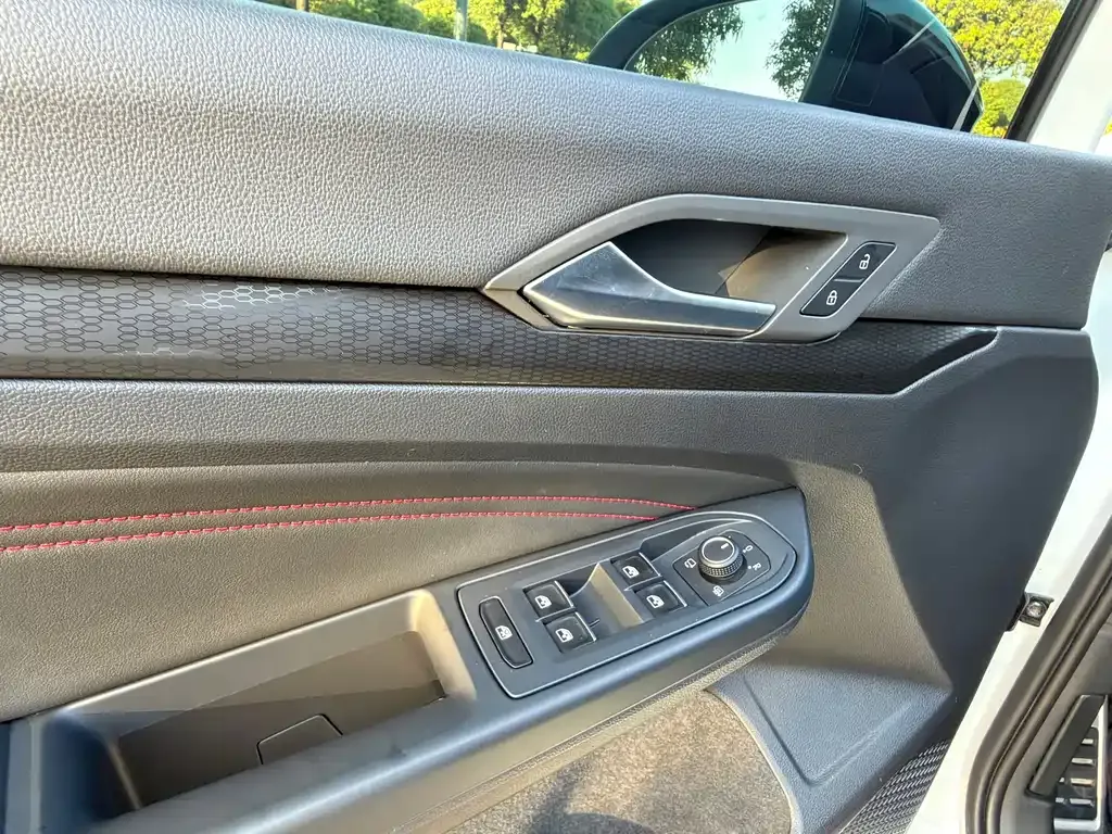 Volkswagen Golf GTI 2023 из CN, фото 7