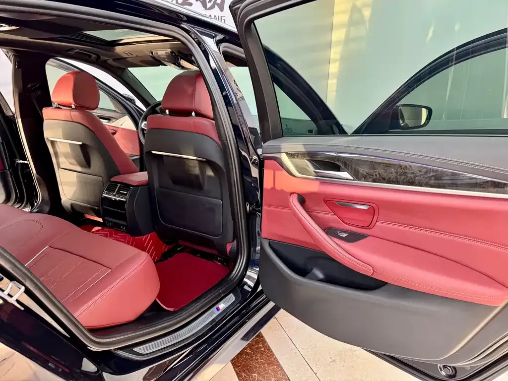 BMW 5 Series 2022 из CN, фото 2