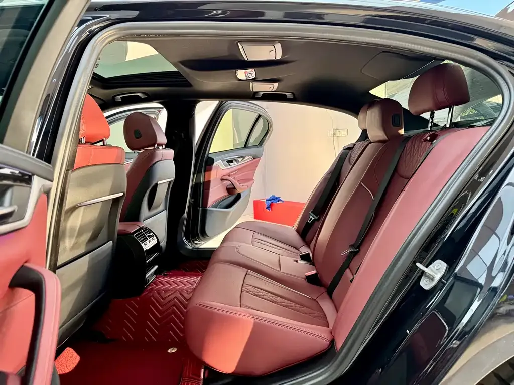 BMW 5 Series 2022 из CN, фото 10
