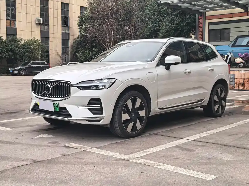 Volvo XC60 PHEV 2024 из CN, фото 1