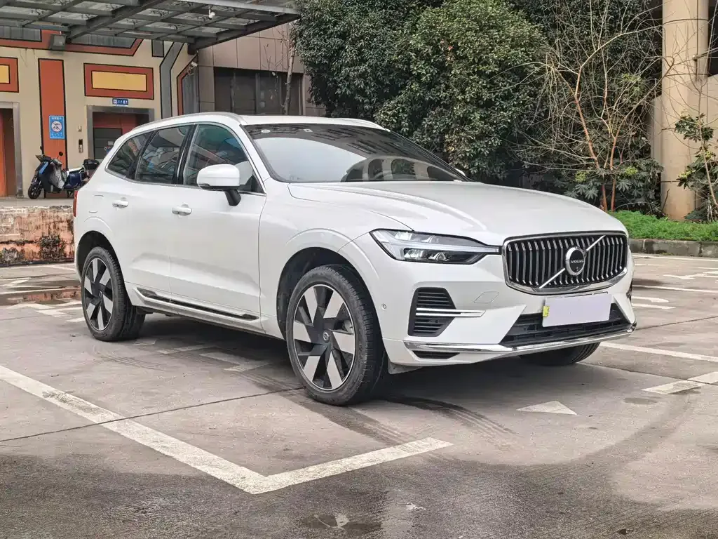Volvo XC60 PHEV 2024 из CN, фото 3