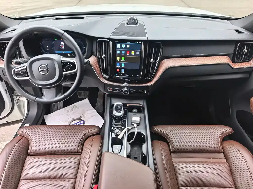 Volvo XC60 PHEV 2024 из CN, фото 7