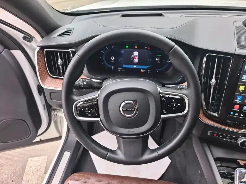Volvo XC60 PHEV 2024 из CN, фото 6