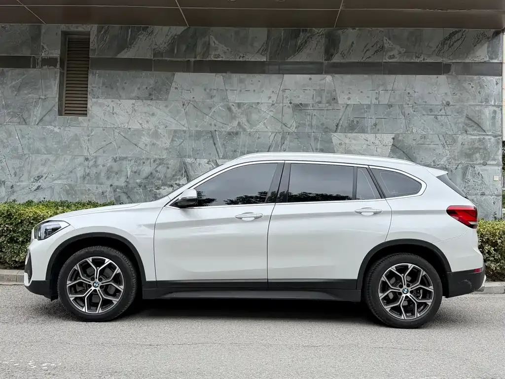 BMW X1 — фото 9