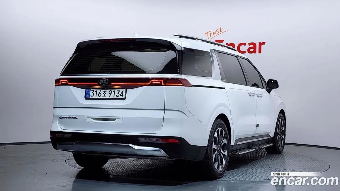 Kia Carnival — фото 5