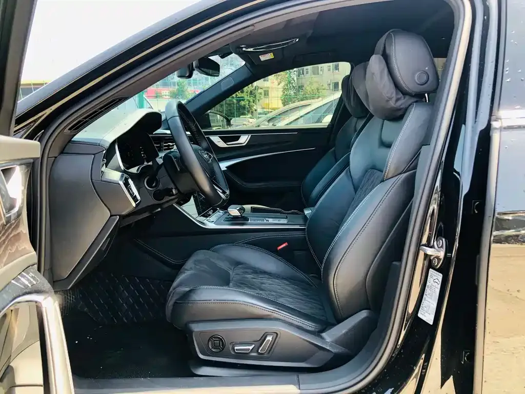 Audi A6L 2023 из CN, фото 3