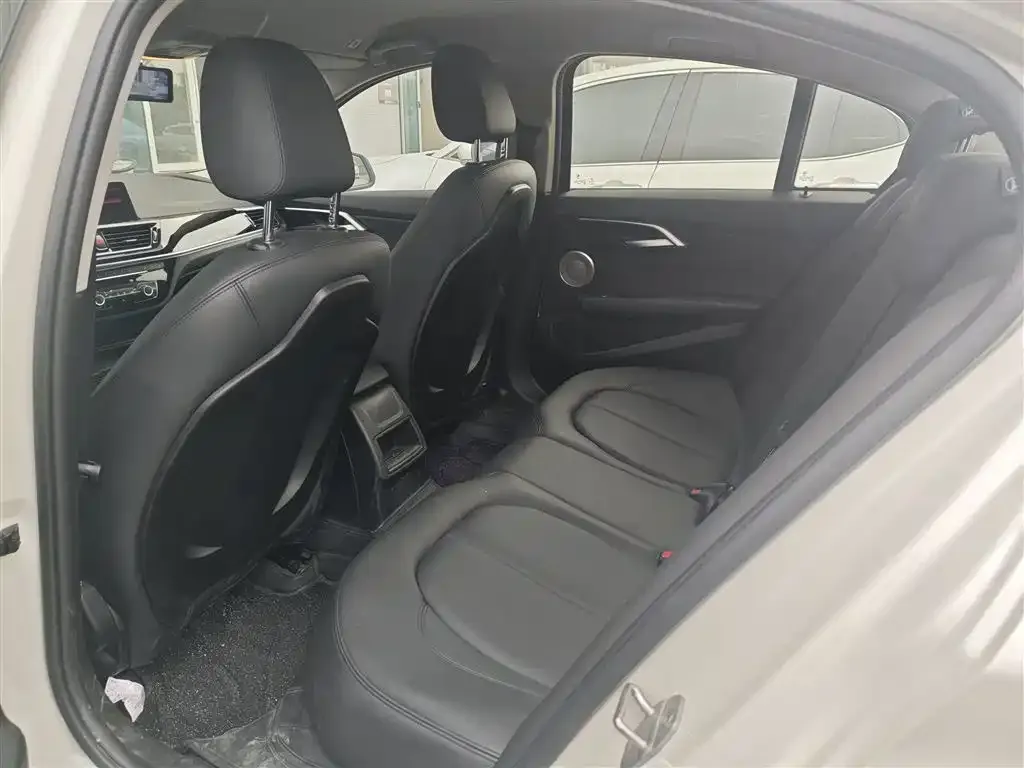 BMW 1 Series 2021 из CN, фото 2