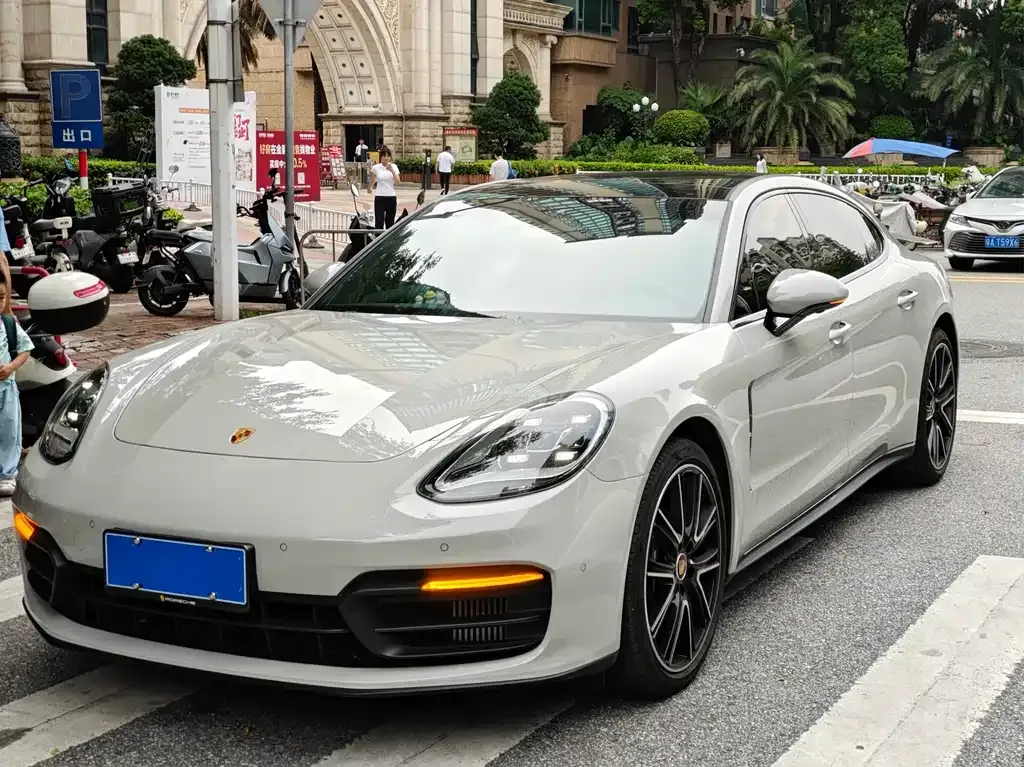 Porsche Panamera — фото 1