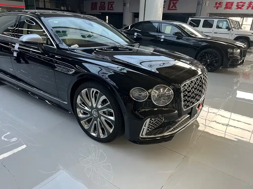 Bentley Flying Spur — фото 6