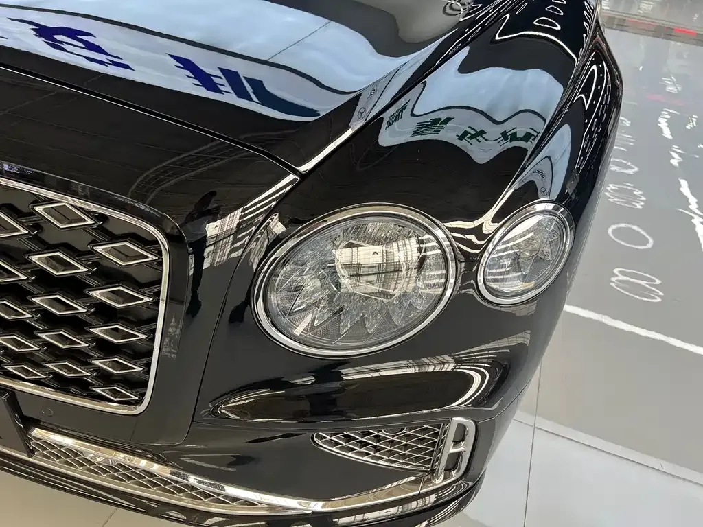 Bentley Flying Spur — фото 10