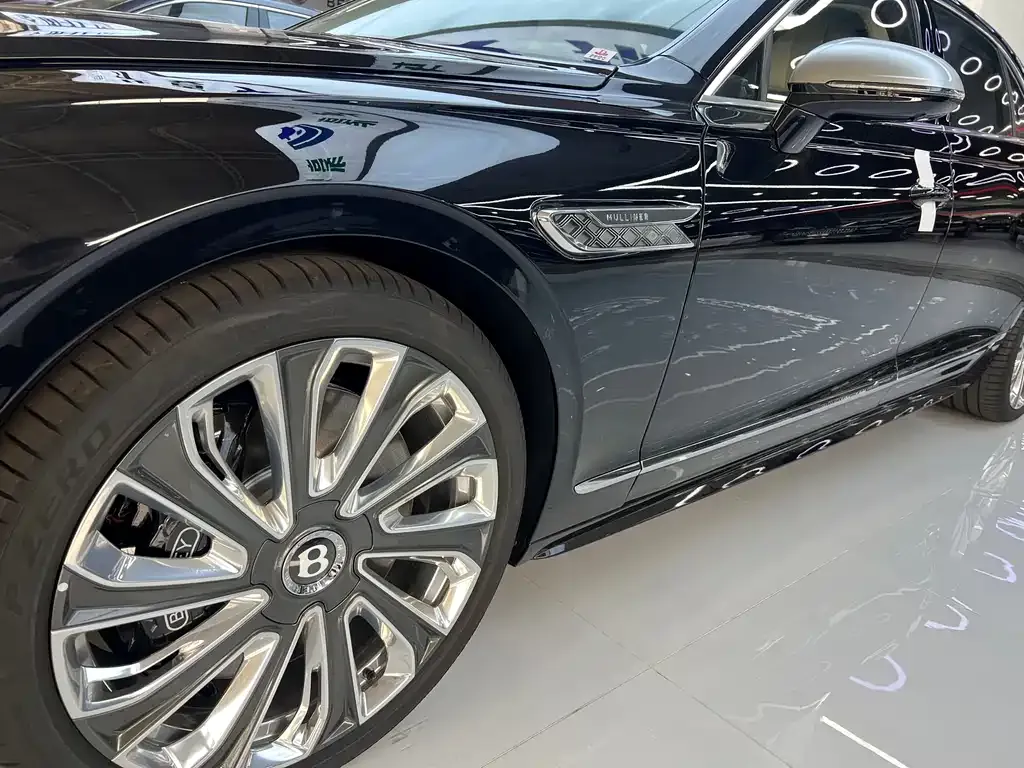 Bentley Flying Spur — фото 4