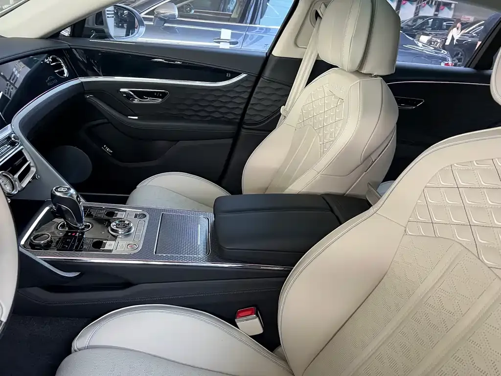 Bentley Flying Spur — фото 3