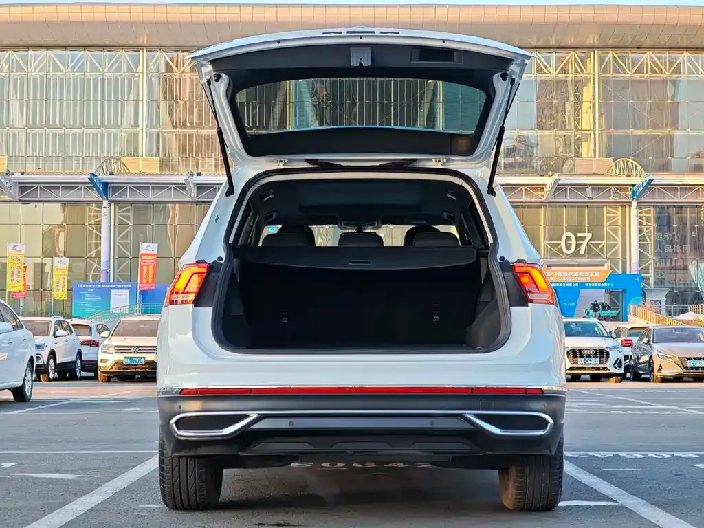 Volkswagen Tiguan L 2022 из CN, фото 4