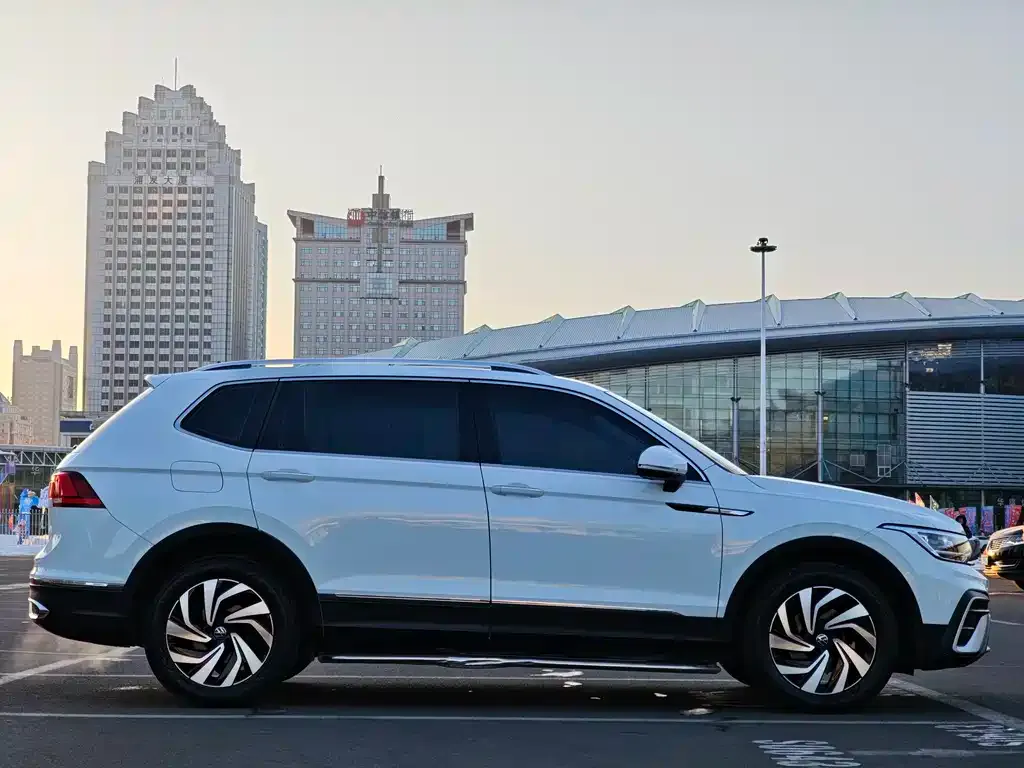 Volkswagen Tiguan L 2022 из CN, фото 2