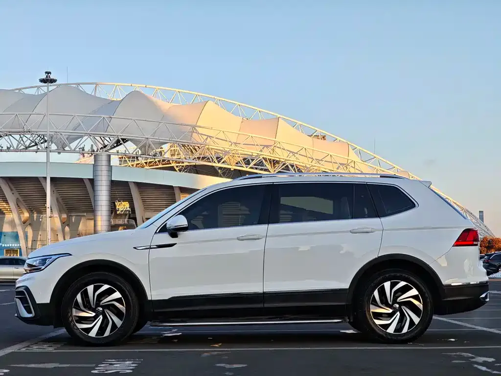 Volkswagen Tiguan L 2022 из CN, фото 6