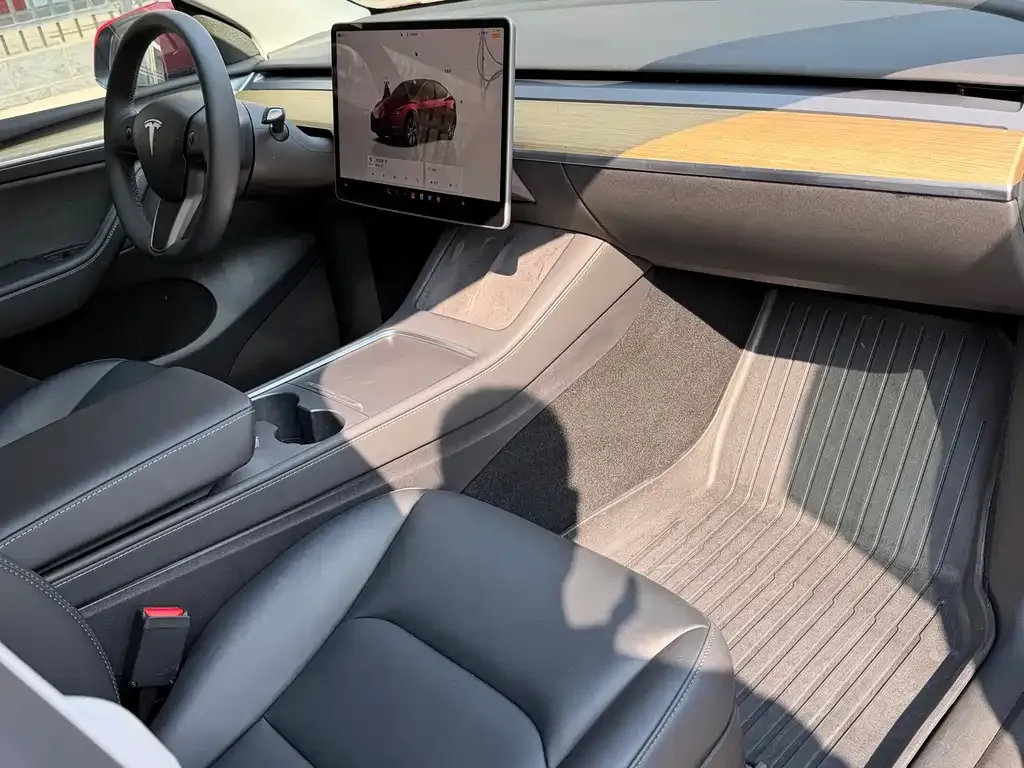 Tesla Model Y — фото 6