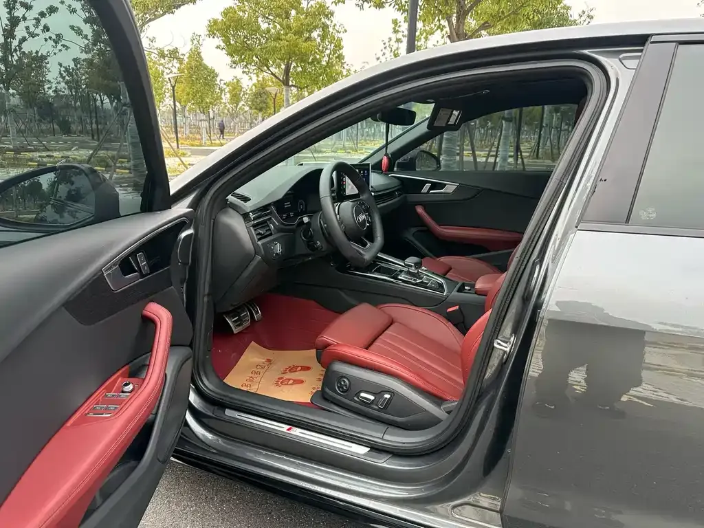 Audi A4L 2024 из CN, фото 2