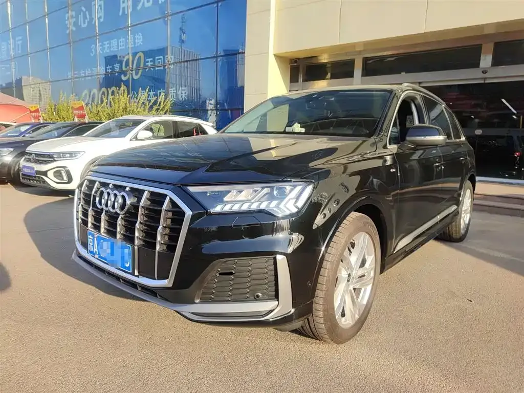 Audi Q7 — фото 1