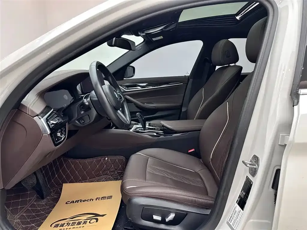 BMW 5 Series 2022 из CN, фото 9