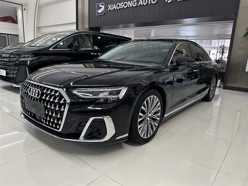 Audi A8 — фото 1