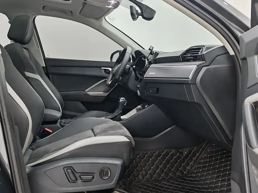 Audi Q3 2023 из CN, фото 8