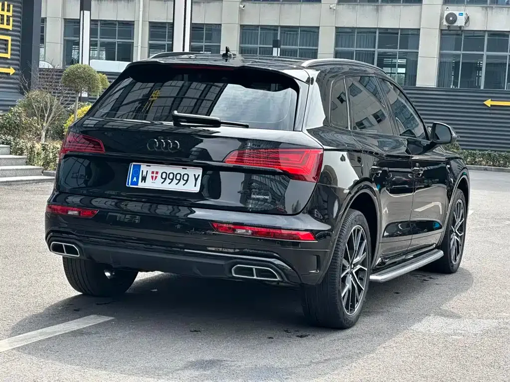 Audi Q5L — фото 8