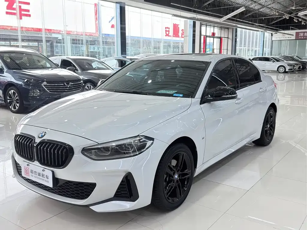 BMW 1 Series 2022 из CN, фото 1