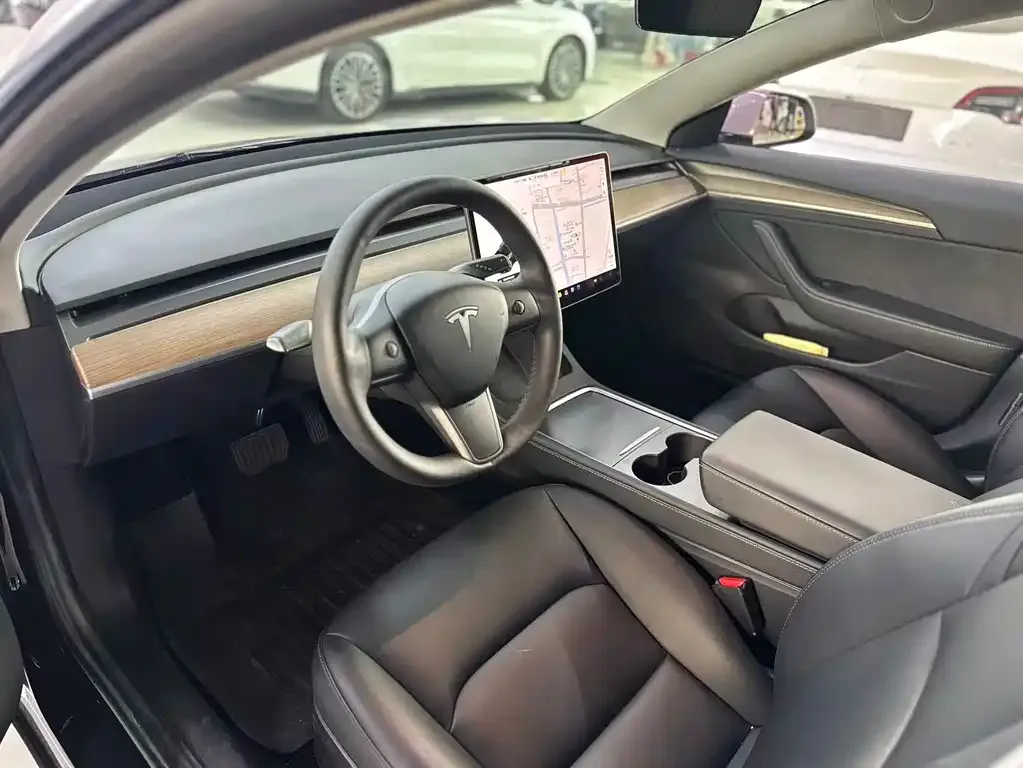 Tesla Model 3 — фото 9