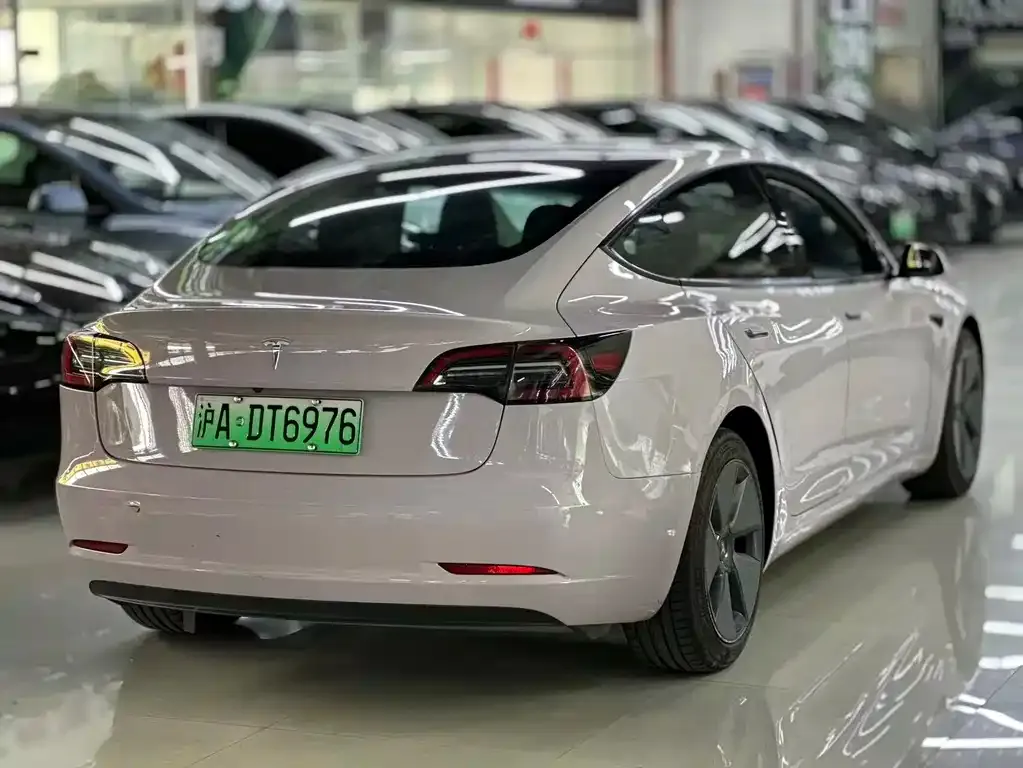 Tesla Model 3 — фото 4