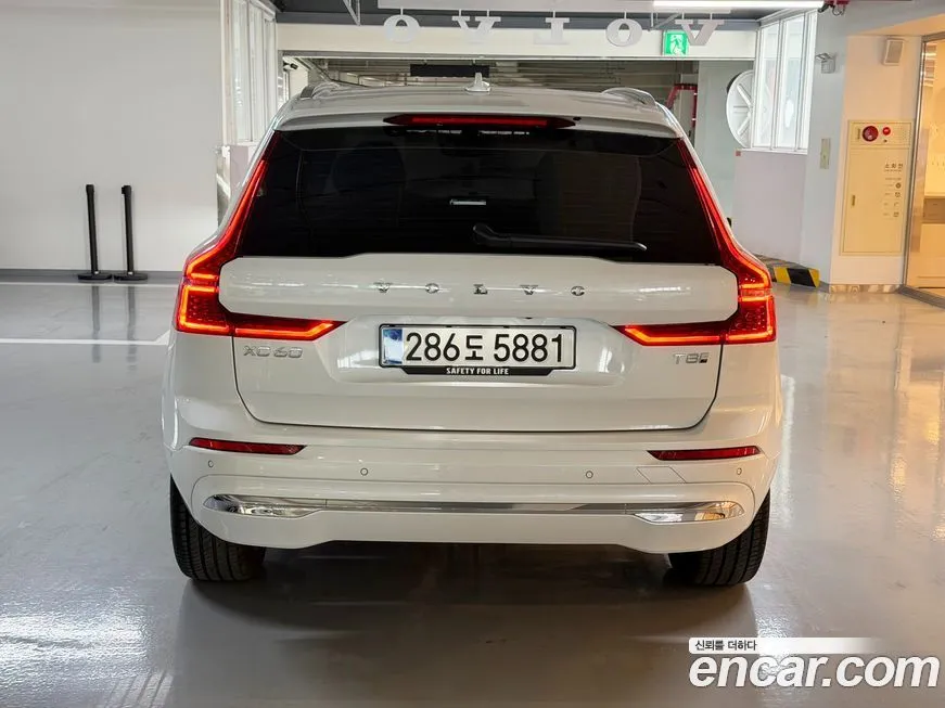 Volvo XC60 — фото 10
