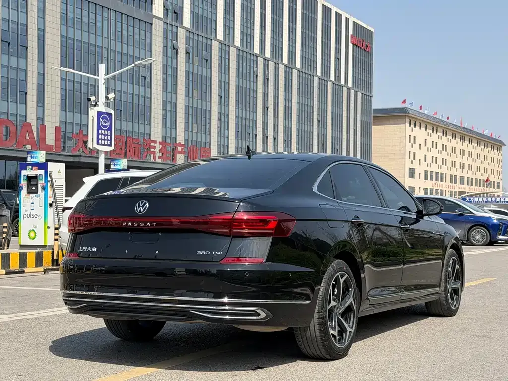 Volkswagen Passat — фото 6