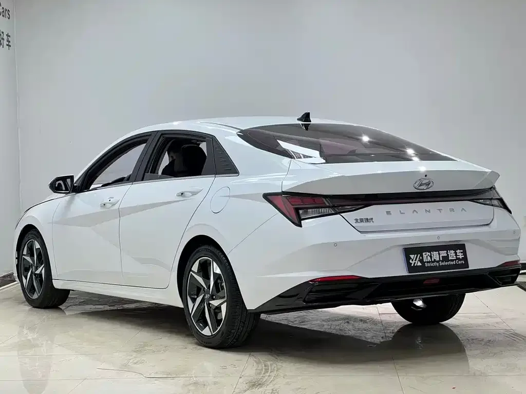 Hyundai Elantra — фото 7