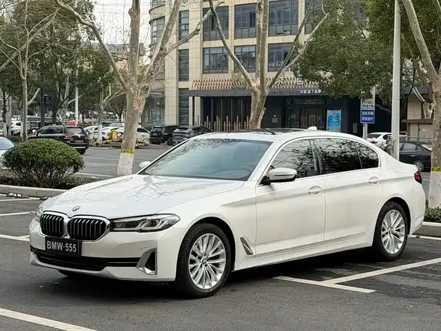 BMW 5 Series — фото 1