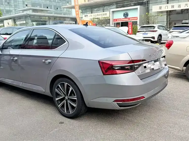 Skoda Superb — фото 5