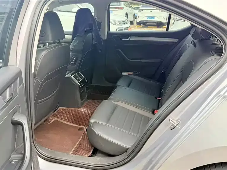 Skoda Superb — фото 4