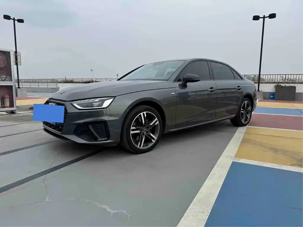 Audi A4L 2022 из CN, фото 1