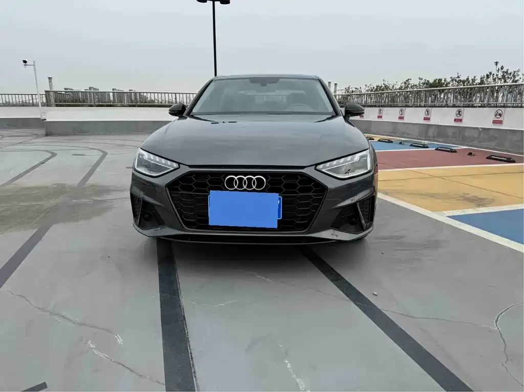 Audi A4L 2022 из CN, фото 4