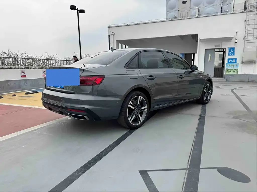 Audi A4L 2022 из CN, фото 9