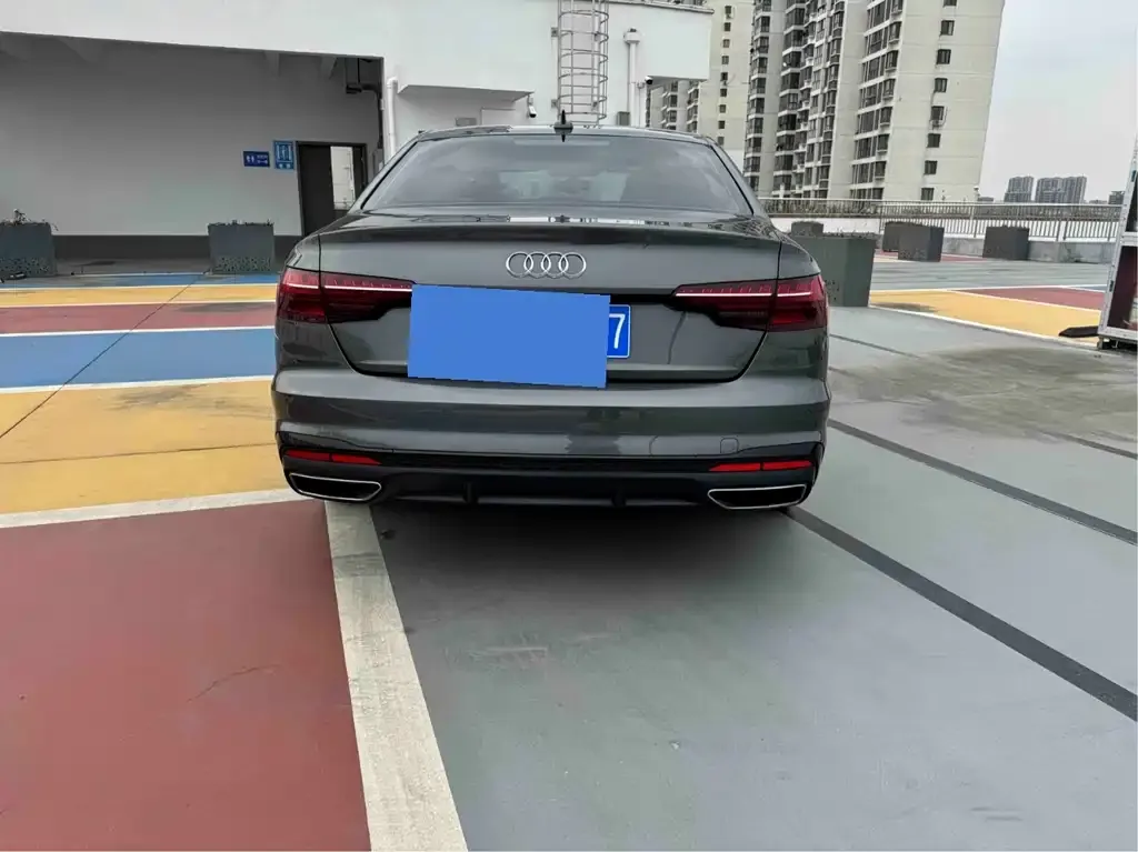 Audi A4L 2022 из CN, фото 5