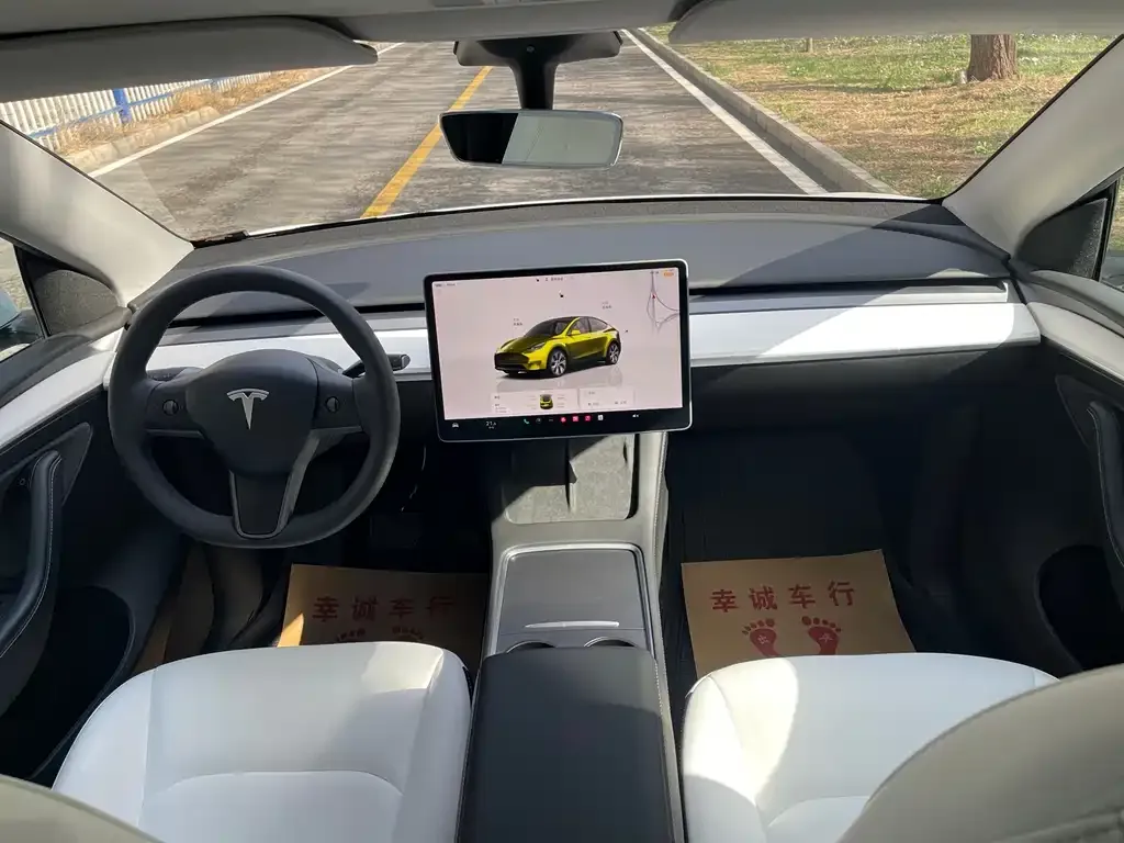 Tesla Model Y — фото 7