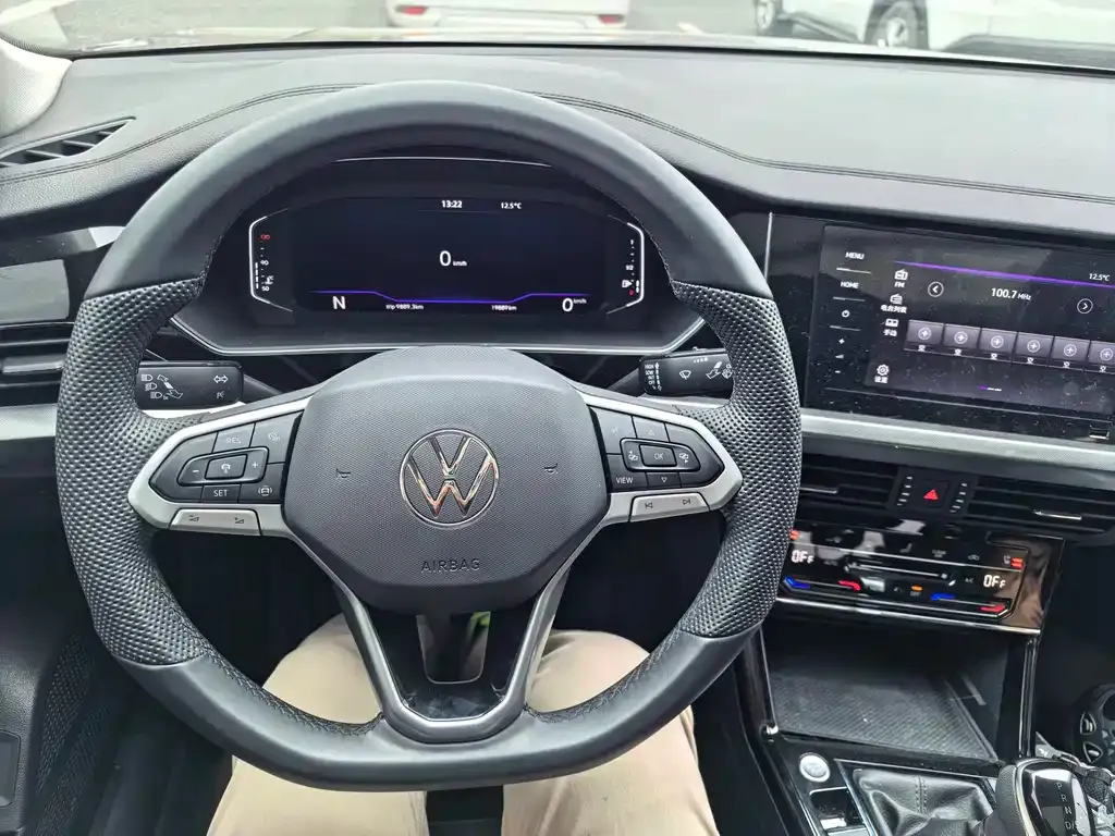 Volkswagen Passat 2024 из CN, фото 4