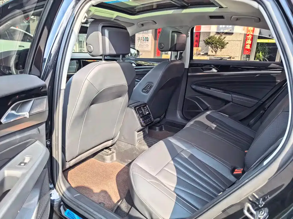 Volkswagen Passat 2024 из CN, фото 7