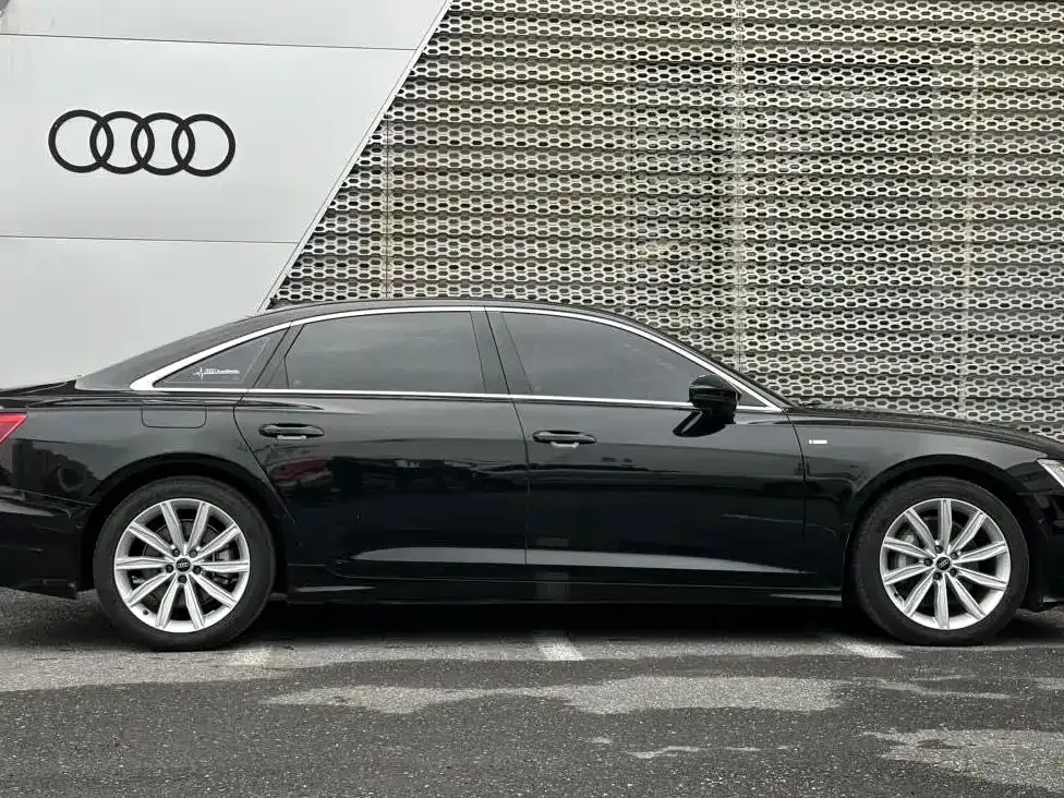 Audi A6L — фото 10
