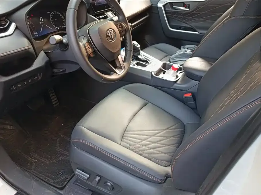 Toyota RAV4 2025 из CN, фото 3
