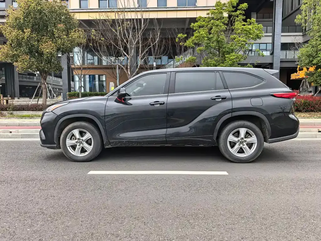 Toyota Highlander — фото 3