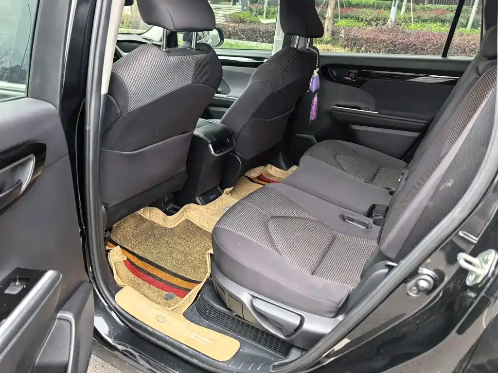 Toyota Highlander — фото 10